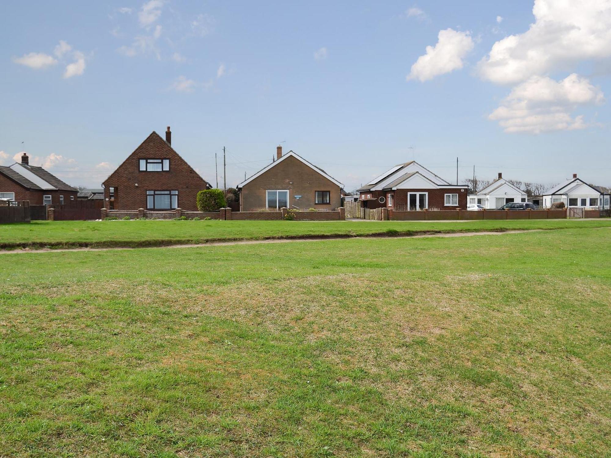 Вілла Rosemarys Sea View Bacton  Екстер'єр фото